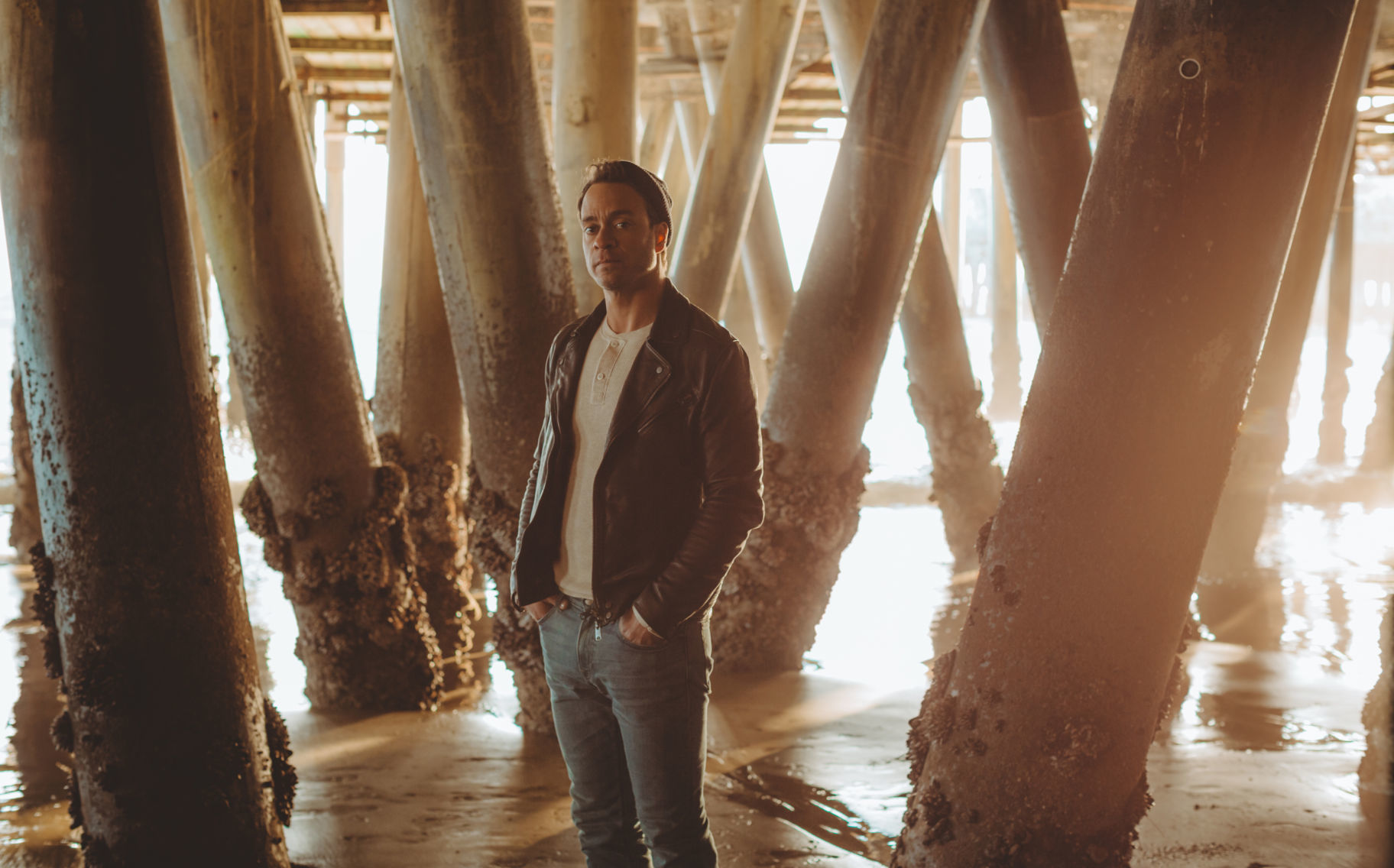 Amos Lee (Aug. 27)